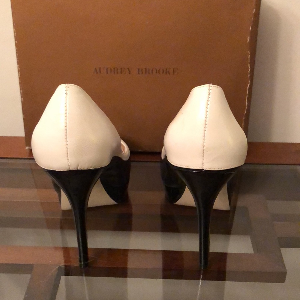 Audrey Brooke B&W Open Toe Heels - Picture 4 of 6